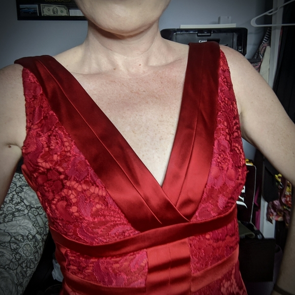 Red Jax satin/lace/floral dress sz 2 - Picture 4 of 7